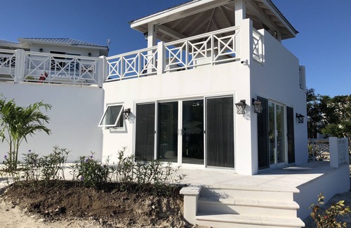 Providenciales Villa | 8 Bedroom, 10 Bathroom Villa sleeps up to 22