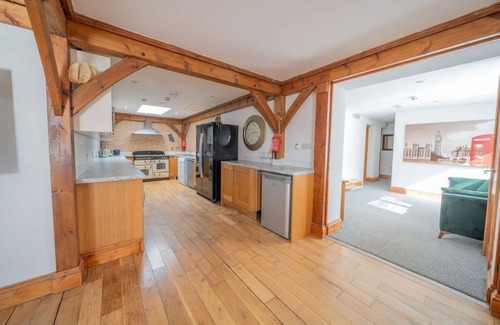 Hardwicke House | 8 Bedroom/6 Bath House/Large Patio/Large Parking