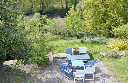Newbridge Cottage | 8 bedroom accommodation in Holywood, by Dumfries