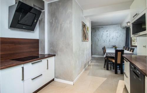 Szemud House | 8 Bedroom Awesome Home In Kamien