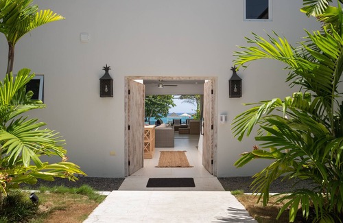 Tower Isle House | 8 Bedroom Luxury Villa - Absolute Seaside Property
