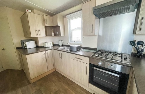Barmston House | 8 berth caravan with decking and full seaviews! Ref 62021A