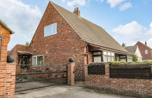 Hinderwell House | 8 Coronation Avenue