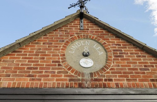 Hinderwell House | 8 Coronation Avenue