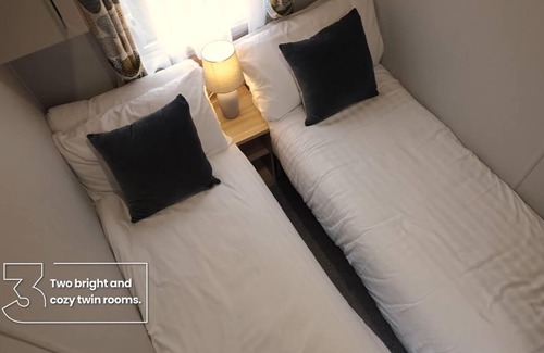 Bowness-on-Windermere Cabin | 8 Guests - 3 Bedrooms - Pet Friendly - Lakeview