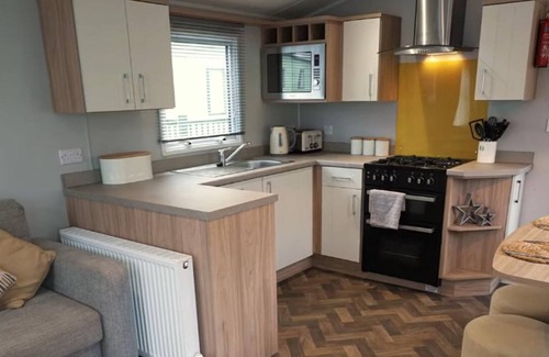 Bowness-on-Windermere Cabin | 8 Guests - 3 Bedrooms - Pet Friendly - Lakeview