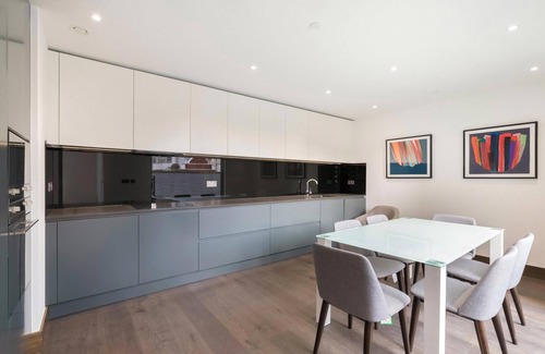 Whittington Apartment | 8 Guests Modern Apartment