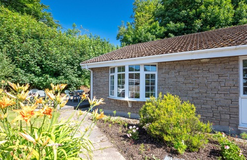 Looe House | 8 Hares Hollow - Two Bedroom House, Sleeps 4