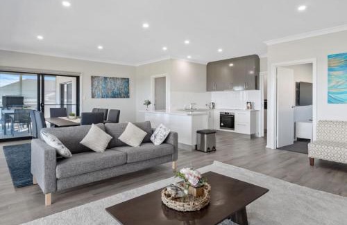 Normanville House | 8 Huntingdale Drive