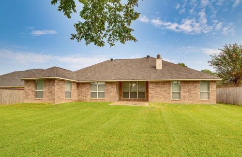 Flint House | 8 Mi to Lake Palestine Peaceful Family Retreat