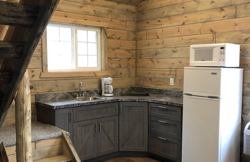 Rapid City Cabin | 8 miles to Mount Rushmore - Sleeps 2 to 6