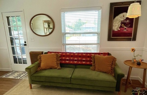 Springfield House | 8 mins from U of O, Central/Funky/Fun!