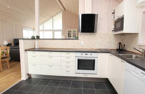 Nr. Lyngby House | 8 person holiday home in Løkken-By Traum