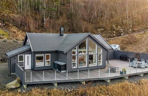 Lyngdal House | 8 person holiday home in lyngdal-By Traum