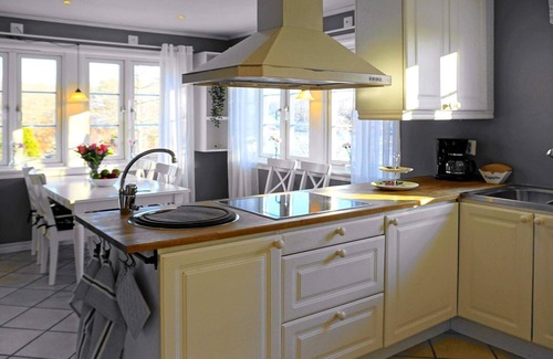 Ellos House | 8 person holiday home in ELLÖS