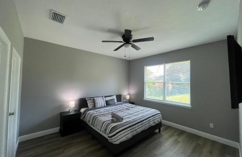 Northwest Orlando House | 8-Person Luxury Stay Near Disney World & Attractions