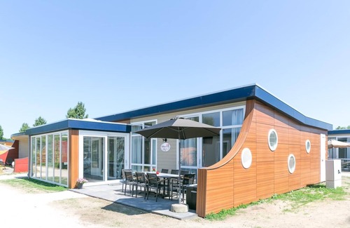 's-Gravenzande Ski Chalet | 8 personen luxe bungalow met serre