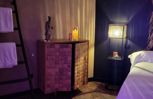 Warhem Bed & Breakfast | 80 m2 guest room with jacuzzi, sauna and massage table