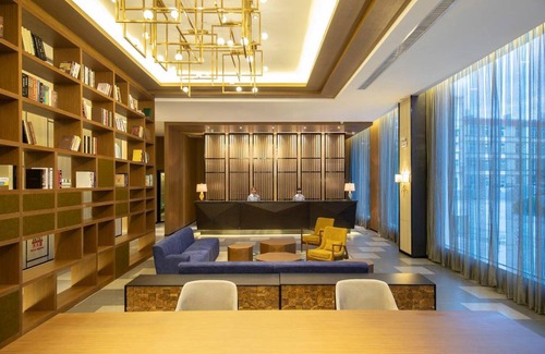 Shangri-La Hotel | 80 m² Hotel ∙ 3 guests