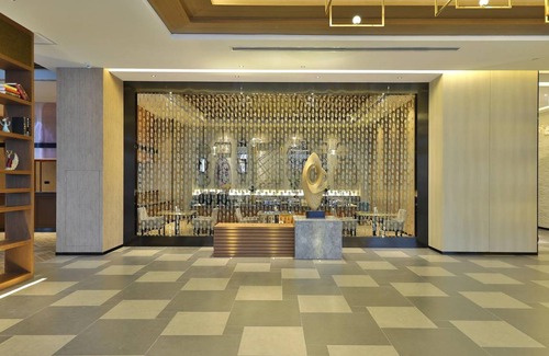Shangri-La Hotel | 80 m² Hotel ∙ 3 guests