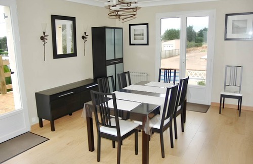 Denneville House | 80 m² House ∙ 3 bedrooms ∙ 6 guests