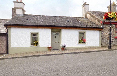 Lismore Cottage | 80 NEW STREET, pet friendly in Lismore, County Waterford