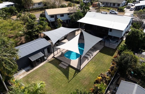 Leanyer House | 800 m² House ∙ 5 bedrooms ∙ 12 guests