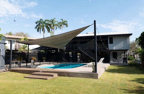 Leanyer House | 800 m² House ∙ 5 bedrooms ∙ 12 guests