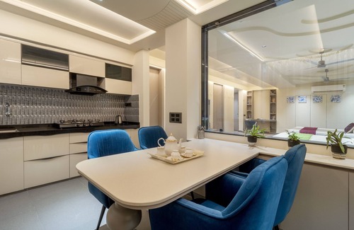 Pink City House | 800 sq ft studio good for 4 to 6 adults. centrally located and fully equipped