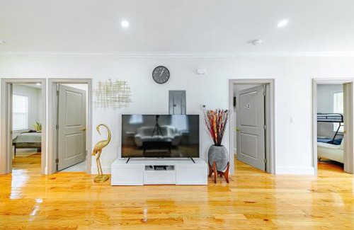 St. Marks Apartment | 82 - 3BR Boston - Stylish Stay near MBTA