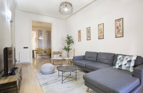 Dreta de l'Eixample Apartment | 82 m² Apartment ∙ 3 bedrooms ∙ 6 guests