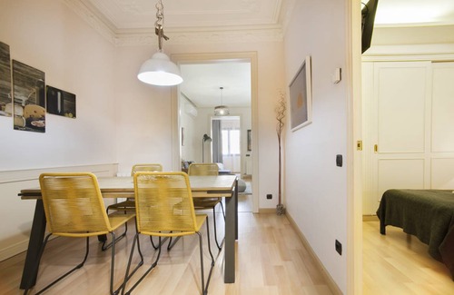 Dreta de l'Eixample Apartment | 82 m² Apartment ∙ 3 bedrooms ∙ 6 guests