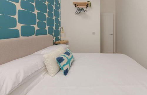 Caerphilly House | 82 Van Road