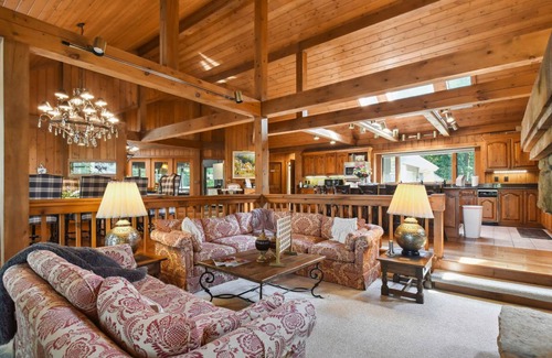 The Galena Territory House | 836 m² House ∙ 6 bedrooms ∙ 14 guests