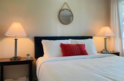 Crestline Heights House | 83rd Street Comfy Cottage