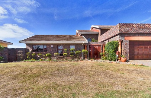 Bluewater Bay House | 84 De Mist Guesthouse