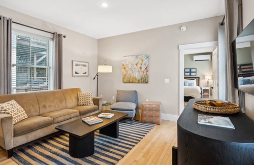 West End Condo | 84 m² Condo ∙ 2 bedrooms ∙ 4 guests