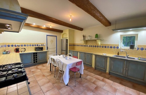 Althen-des-Paluds House | 84B3 - Freesia, suite in 18th century Provencal farmhouse