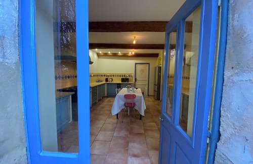 Althen-des-Paluds House | 84B3 - Freesia, suite in 18th century Provencal farmhouse
