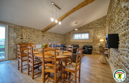 Miribel House | 86 m² Gîte ∙ 2 bedrooms ∙ 5 guests