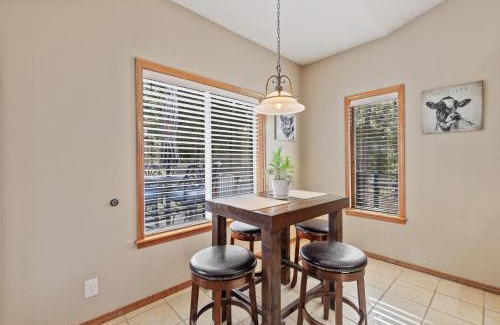 Clarksville House | 8732 Clarkview