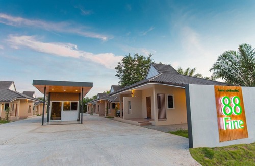 Phunphin Apartment | 88 Fine Room @Surat Thani Airport
