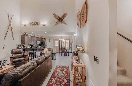 Warnick Cabin | 89GS - Hot Tub - Pets Ok - WiFi - Sleeps 4 by RedAwning