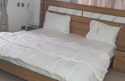Port Harcourt Hotel | 9-bedroom hotel in charming Port Harcourt, Nigeria with AC, WiFi