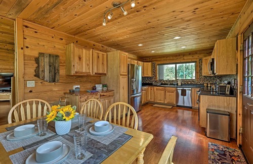 Pinetop Cabin | 9 Mi to Rainbow Lake: Mtn Getaway w/BBQ!