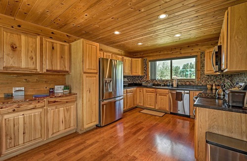 Pinetop Cabin | 9 Mi to Rainbow Lake: Mtn Getaway w/BBQ!