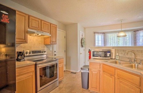 Sandston House | 9 Mi to Richmond: Sandston Home w/Office