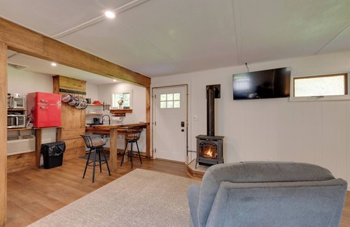 Hillsgrove Cabin | 9 Mi to Worlds End State Park: Cabin in Hillsgrove