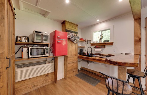 Hillsgrove Cabin | 9 Mi to Worlds End State Park: Cabin in Hillsgrove