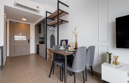 Sungai Penchala Apartment | 9 Mossaz skypool 5mins to 1U and Ikea atEmpire City by Light House